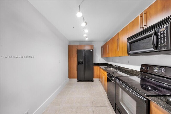 Building Photo - 3000 S Ocean Dr