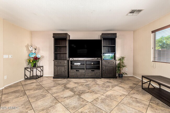 Building Photo - 3864 E Mine Shaft Rd