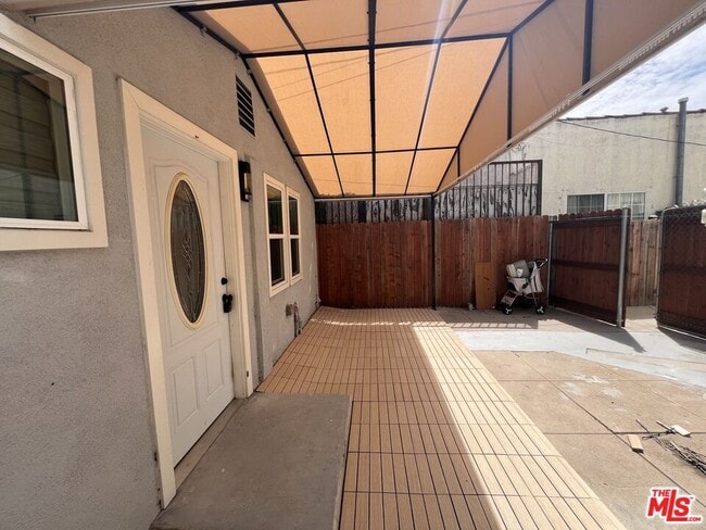 Building Photo - 946 S Lucerne Blvd