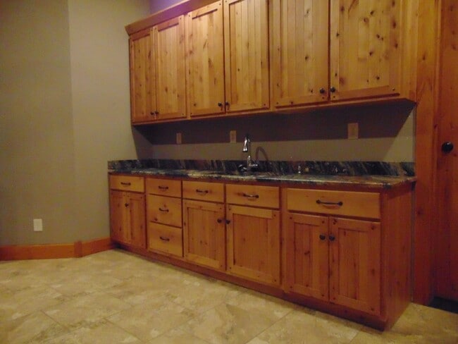 Building Photo - Majestic 3 Bed Mid MO Ranch!