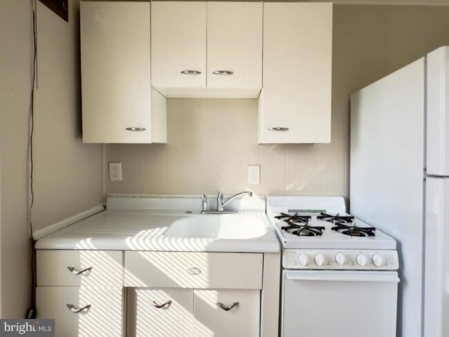 Building Photo - 14 Third Unit 3