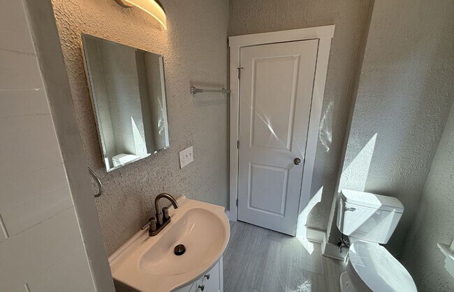 Building Photo - 2724 Jefferson Ave