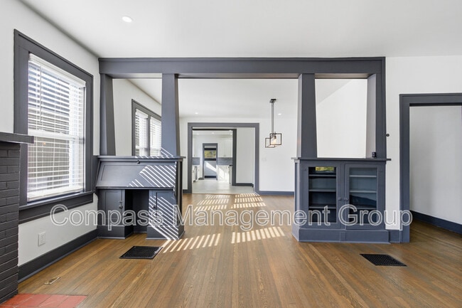 Building Photo - 3227 E 5th Ave