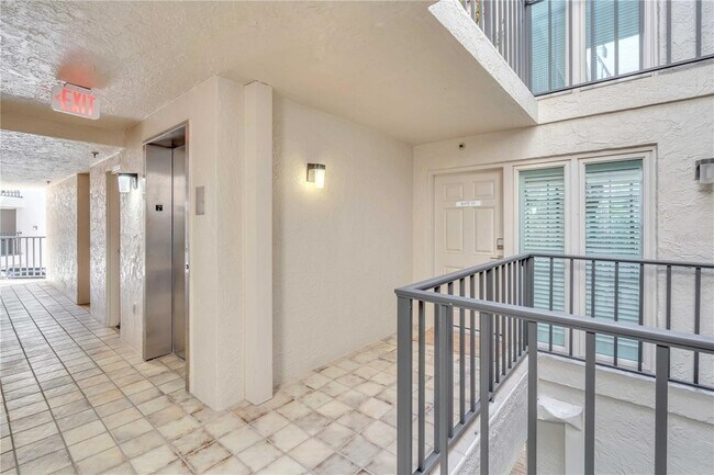Building Photo - 5611 Gulf of Mexico Dr