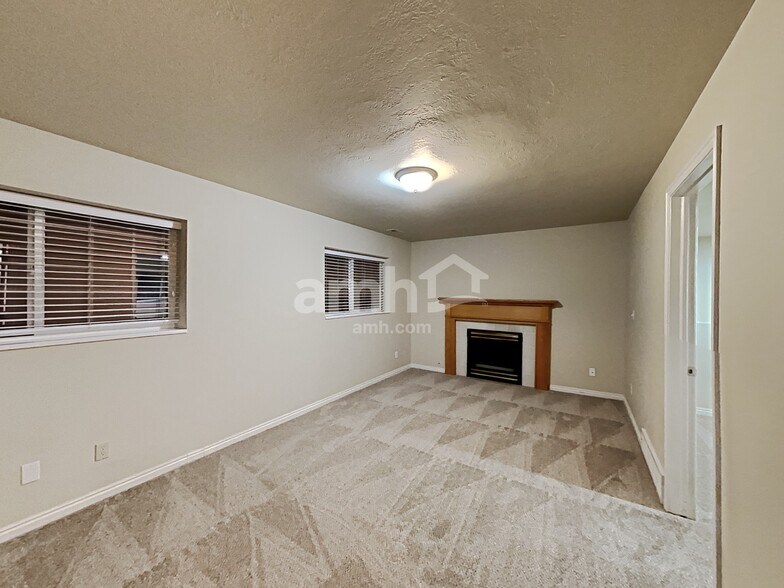 Building Photo - 1428 S 2850 E