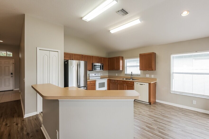 Building Photo - 11136 Rodeo Ln