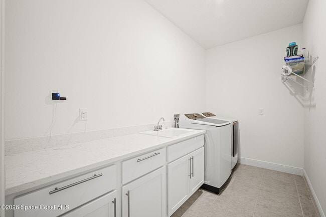 Building Photo - 6185 Moonrise Dr