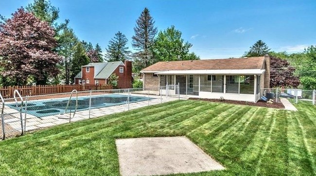 Building Photo - Stunning Shaler Township Pool Home