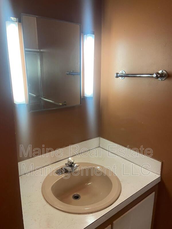 Building Photo - 99 Broadway