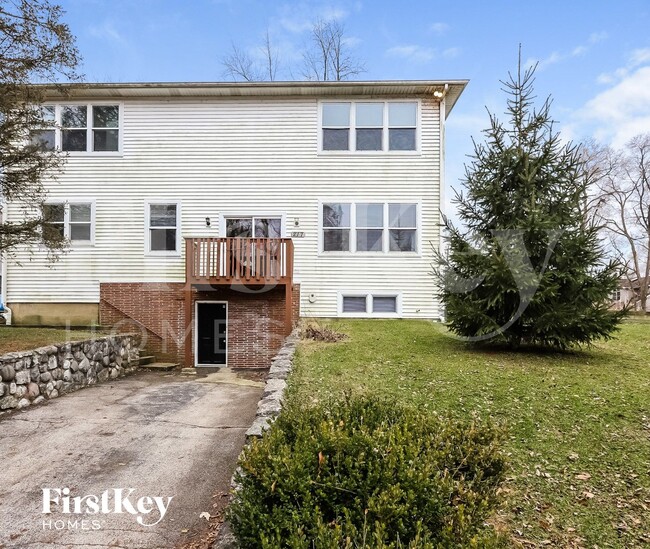 Building Photo - 217 Fairfield Dr