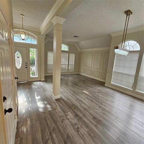 Building Photo - 2817 Oleander Dr