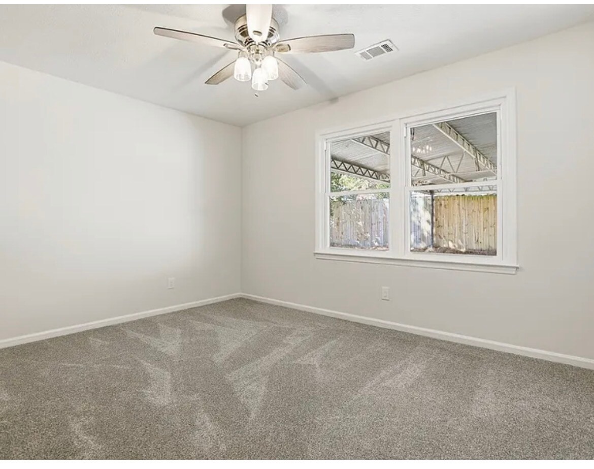 Building Photo - 6215 Parker Dr