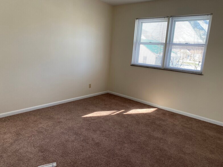 Bedroom - 411 Poplar Ave