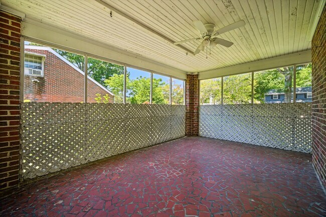 Building Photo - PINEWELL