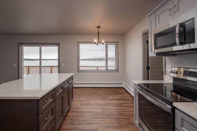 Building Photo - 530 S Lake St