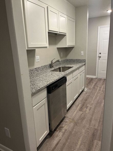 Interior Photo - Devonwood