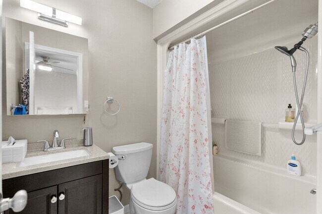 Building Photo - 4088 Fairway Lakes Dr