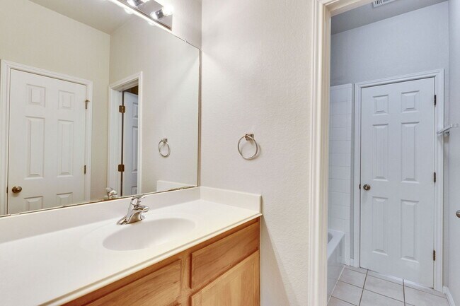 Building Photo - 7017 Via Dono Dr