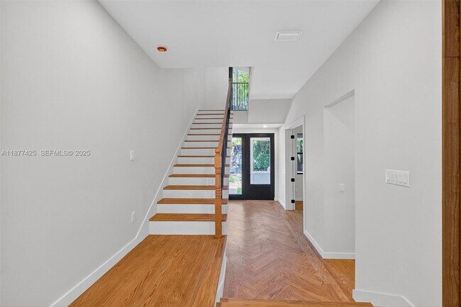 Building Photo - 2330 Overbrook St