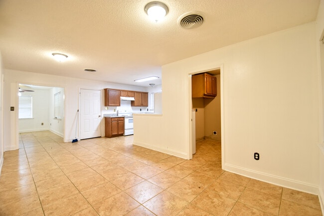 Building Photo - 3834 Brookwood Dr