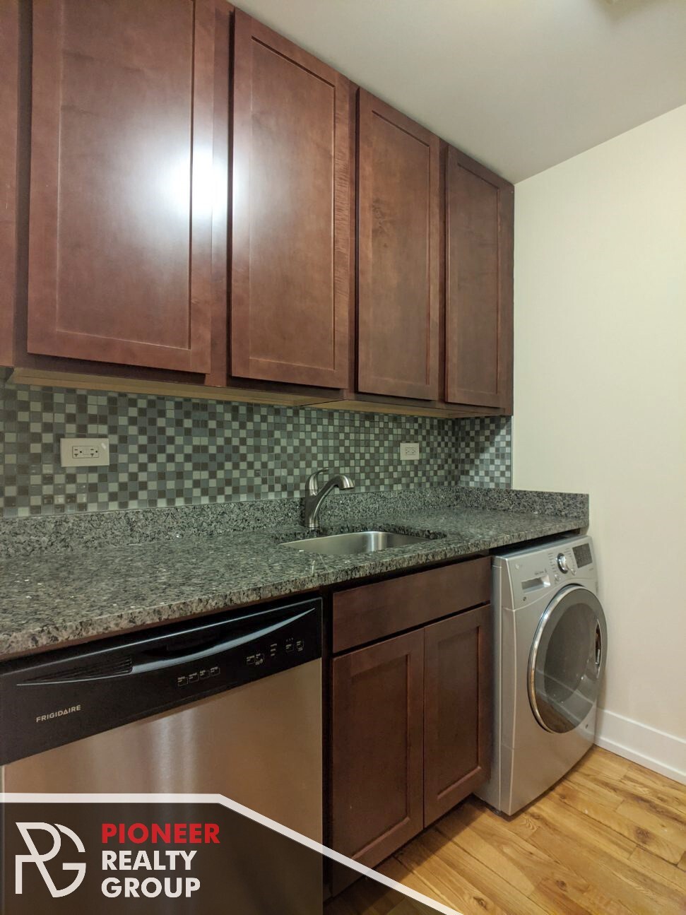Building Photo - 563 W Arlington Pl
