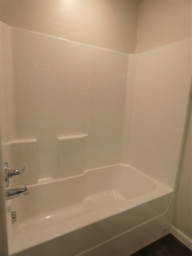 Building Photo - 409 Vail Cir