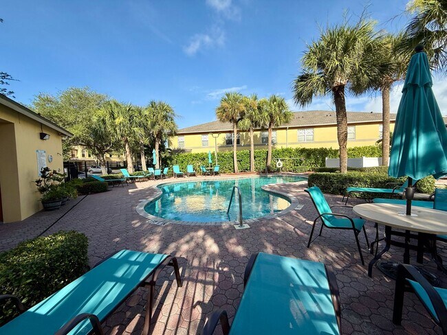 Building Photo - Coquina Key Townhomes Gated community 3/2.5