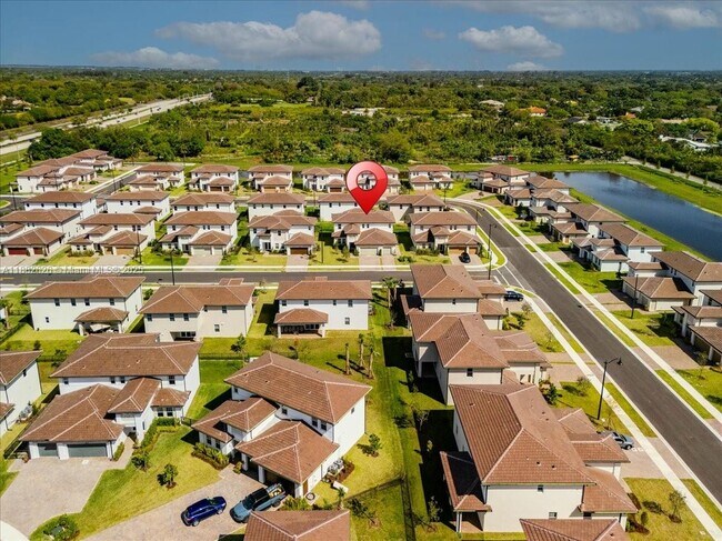Building Photo - 12237 Green Oak Dr