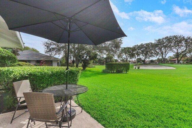 Building Photo - 820 Club Dr