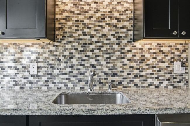 Building Photo - 1473 Clay St