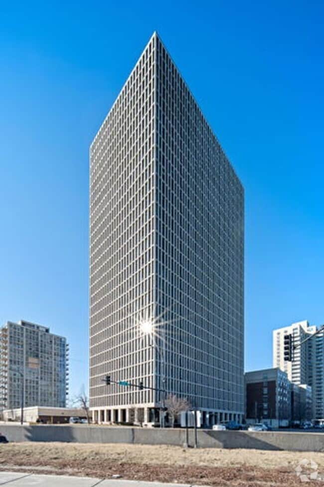 Building Photo - Sunny Studio with Lakeside Views