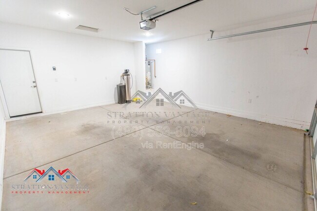 Building Photo - 2898 Kim Dr