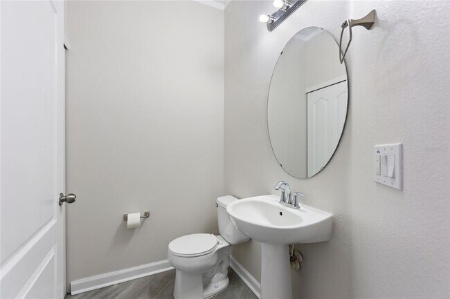 Building Photo - 1220 Priory Cir