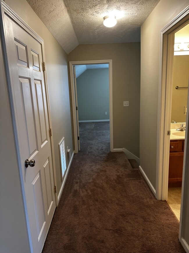 Building Photo - 2480 Oak Hill Dr