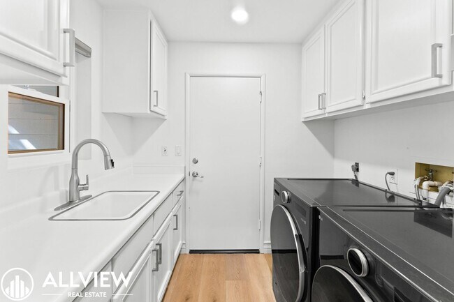 Building Photo - Luxury Living in the Prestigious Guard-Gated Community of Dove Canyon