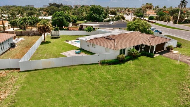 Building Photo - 4000 NW 3rd Ave