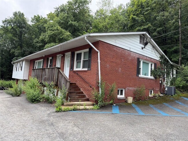Building Photo - 3 Brookside Ave