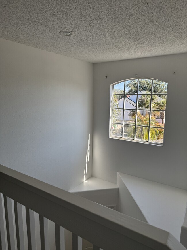 Building Photo - 1851 Wedgewood Way