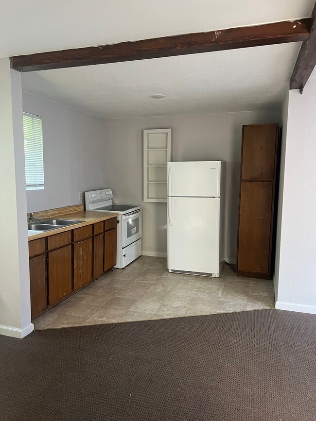 Building Photo - 2129 Ford St