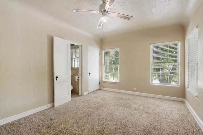 Building Photo - 6025 Lewis St