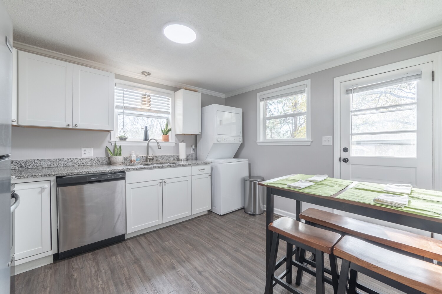 Building Photo - 291 9th Ave NW