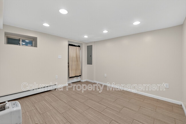 Building Photo - 3523 Warder St NW