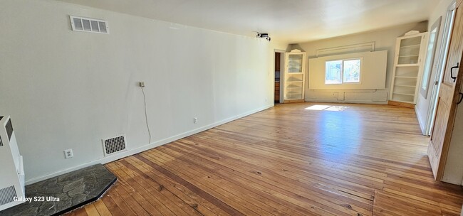 Building Photo - 210 N Elden St