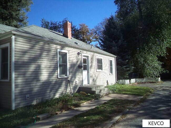 Primary Photo - Adorable Two Bedroom Single Family Home on...