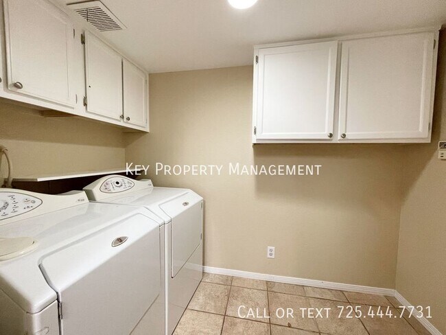 Building Photo - 3 BEDROOM 3 BATH TOWNHOME IN HENDERSON NEA...