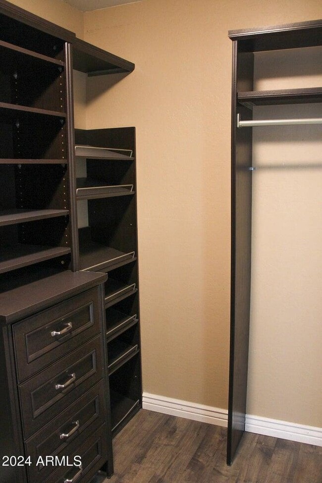 Building Photo - 6103 W Villa Theresa Dr