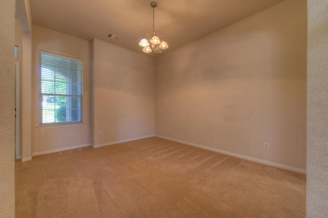 Building Photo - Classic Single Story Home In Beautiful Hil...