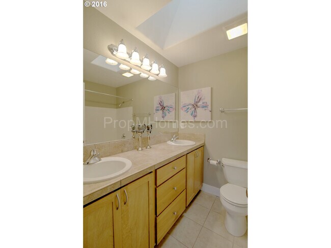 Building Photo - 9325 SW Jasper Dr