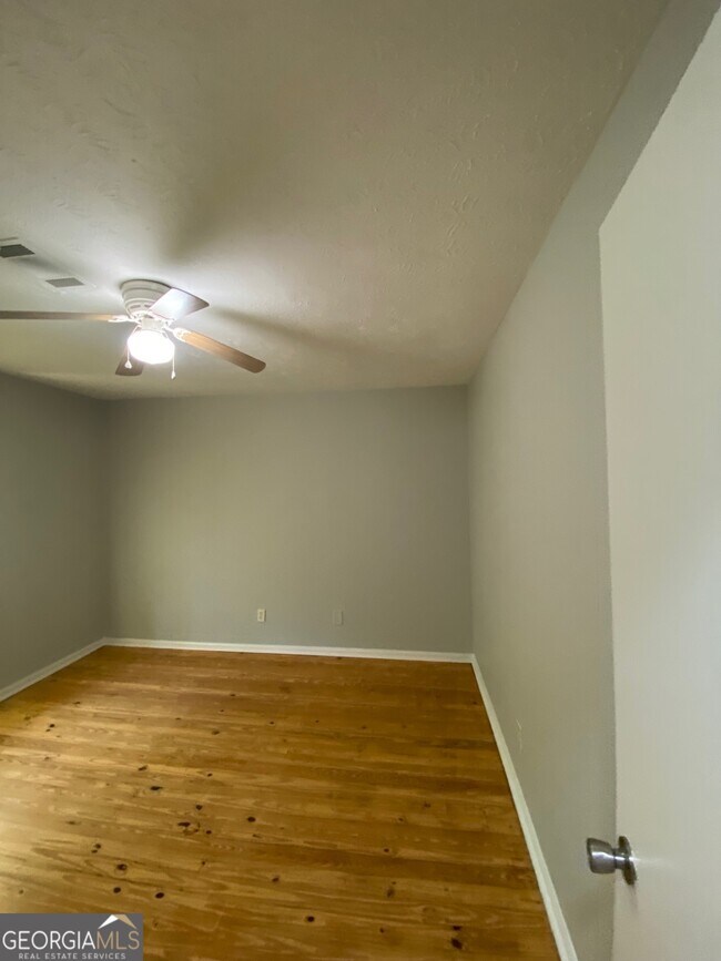 Building Photo - 56 Sunrise Cir