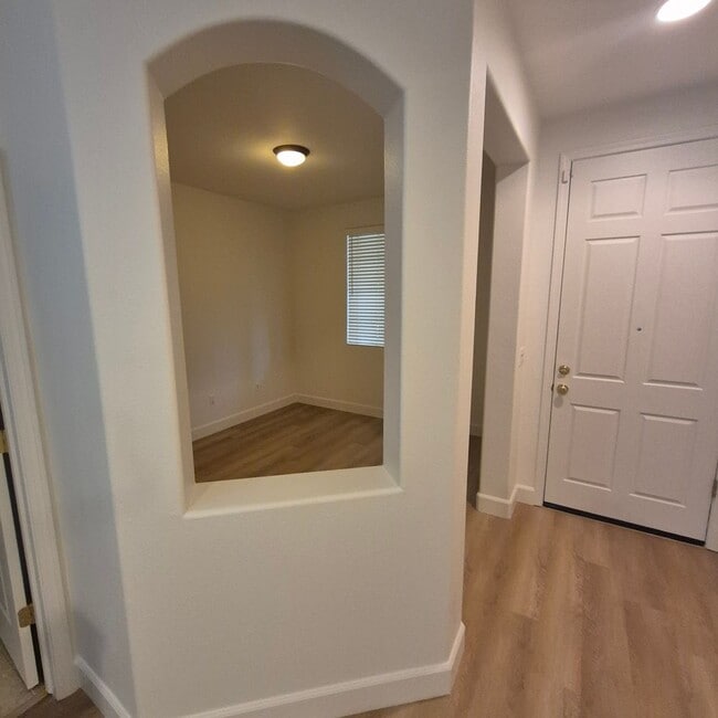 Building Photo - Natomas Home available for Speedy Move in.